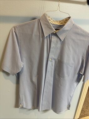 Van Heusen Light Blue Short-Sleeve Button-Down Shirt with Subtle Pattern